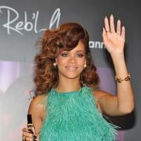 Rihanna promotes her new fragrance photos | Picture 61681